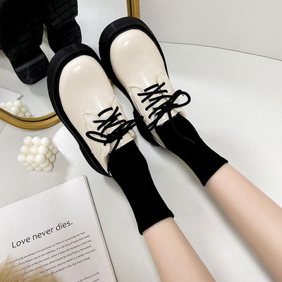 Γυναικεία παπούτσια από οικολογικό δέρμα με κορδόνια και φόδρα