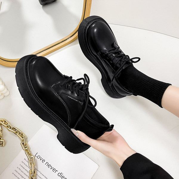 Γυναικεία παπούτσια από οικολογικό δέρμα με κορδόνια και φόδρα