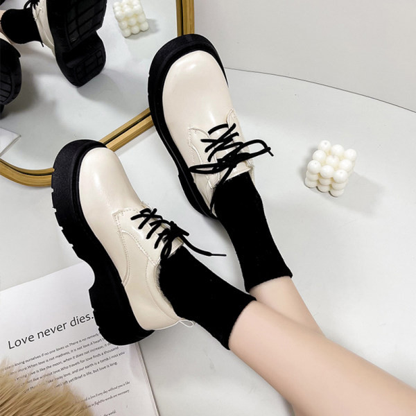 Γυναικεία παπούτσια από οικολογικό δέρμα με κορδόνια και φόδρα