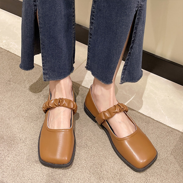 Sieviešu apavi ar plakanu zoli no eko ādas, ikdienas modelis