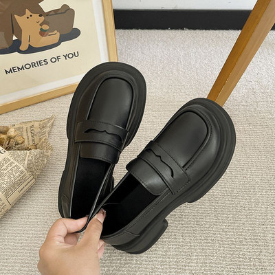 Γυναικεία παπούτσια από οικολογικό δέρμα με casual μοντέλο με τακούνι