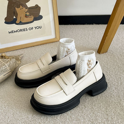 Γυναικεία παπούτσια από οικολογικό δέρμα με casual μοντέλο με τακούνι