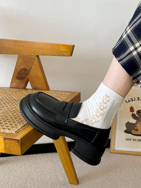 Γυναικεία παπούτσια από οικολογικό δέρμα με casual μοντέλο με τακούνι