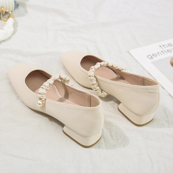 Sarkú és gyöngyös női alkalmi cipő