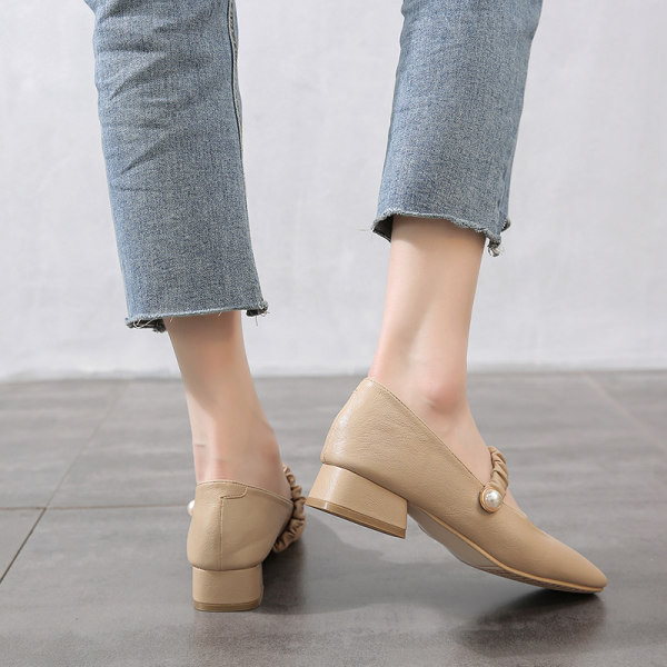 Sarkú és gyöngyös női alkalmi cipő