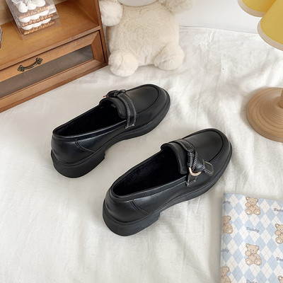 Νέο μοντέλο γυναικεία παπούτσια με τετράγωνο τακούνι 3cm