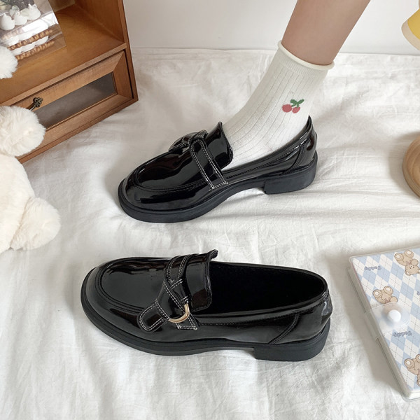 Νέο μοντέλο γυναικεία παπούτσια με τετράγωνο τακούνι 3cm