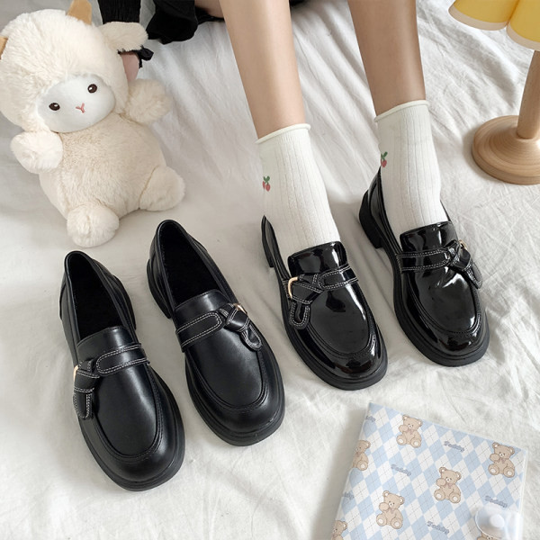 Νέο μοντέλο γυναικεία παπούτσια με τετράγωνο τακούνι 3cm