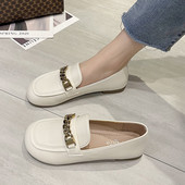 Γυναικεία παπούτσια τύπου μοκασίνι με επίπεδη σόλα και μεταλλικά στοιχεία