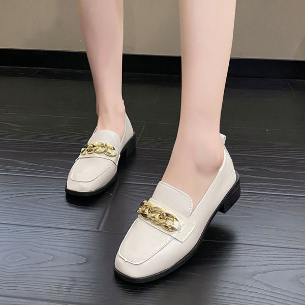 Alkalmi mokaszin cipő modell fém elemekkel