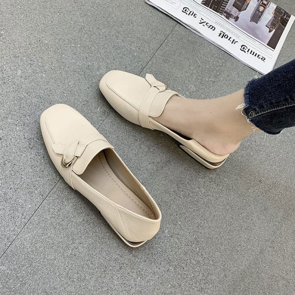 Eleganti apavi ar metāla elementu