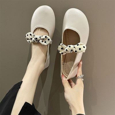 Γυναικεία παπούτσια με κορδέλα casual μοντέλο