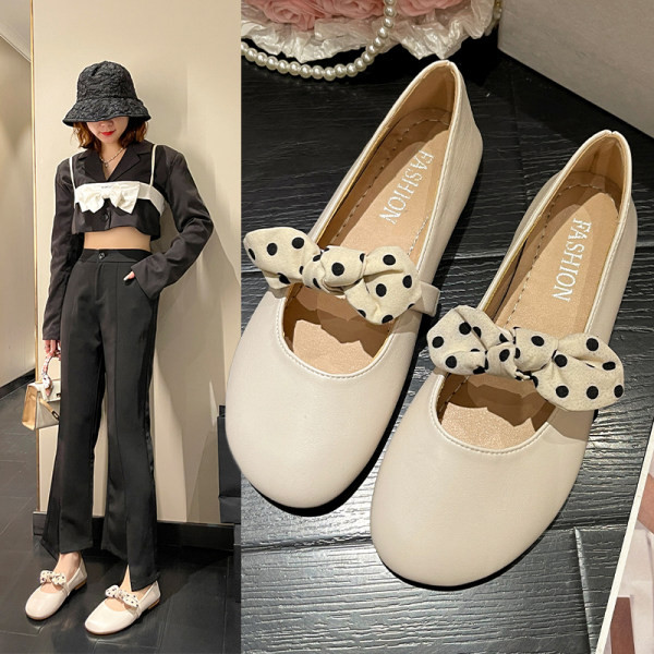 Γυναικεία παπούτσια με κορδέλα casual μοντέλο