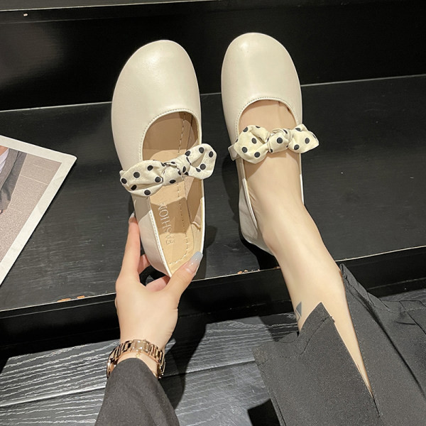 Γυναικεία παπούτσια με κορδέλα casual μοντέλο