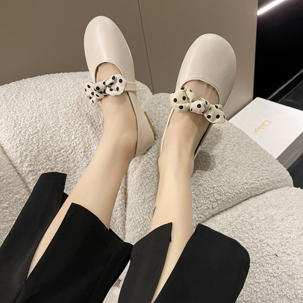 Γυναικεία παπούτσια με κορδέλα casual μοντέλο