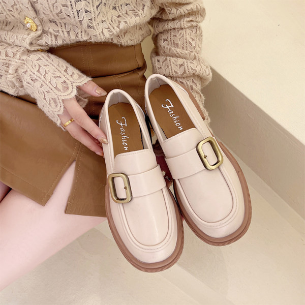 Elegantne ženske cipele od eko kože sa metalnom kopčom i visokim potplatom od 4 cm