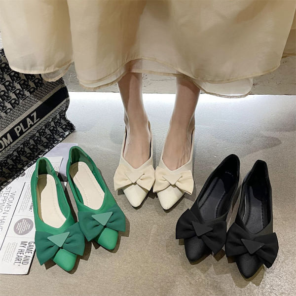 Γυναικεία παπούτσια - με κορδέλα