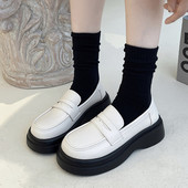 Női mokaszin típusú cipő eko bőrből, vastag talppal