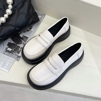 Női mokaszin típusú cipő eko bőrből, vastag talppal