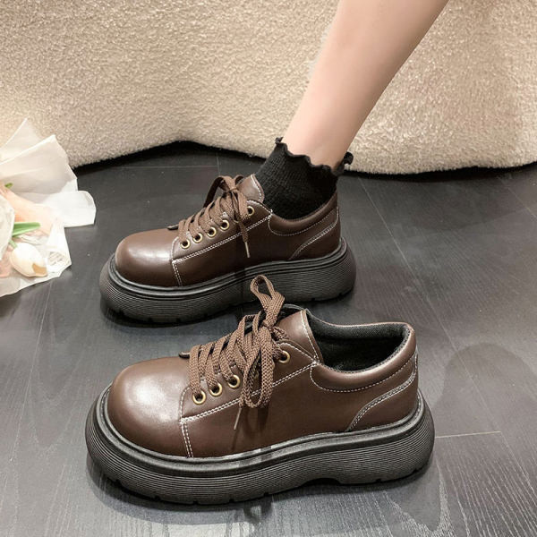 Casual ženske cipele - od eko kože