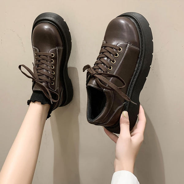 Casual ženske cipele - od eko kože