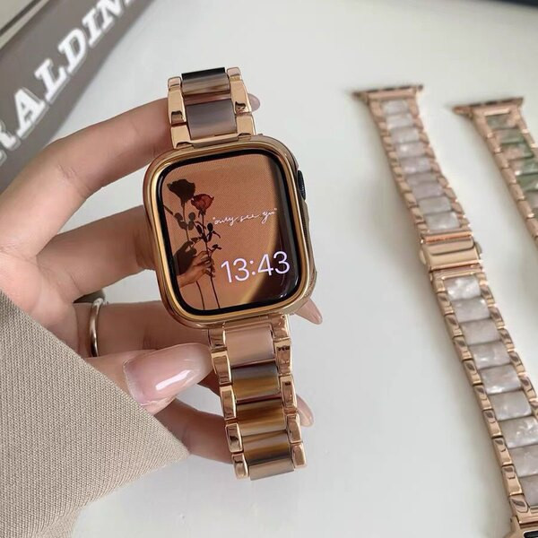 Moteriška metalinė grandinėlė – keli modeliai