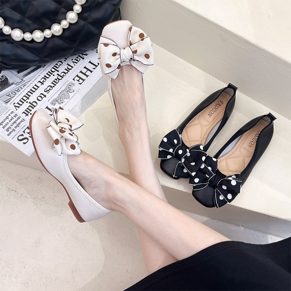 Sieviešu ikdienas apavu modelis ar lenti un plakanu zoli