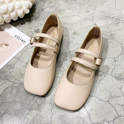 Γυναικεία παπούτσια από οικολογικό δέρμα με αγκράφα