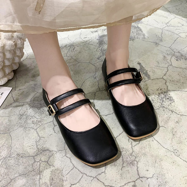 Γυναικεία παπούτσια από οικολογικό δέρμα με αγκράφα