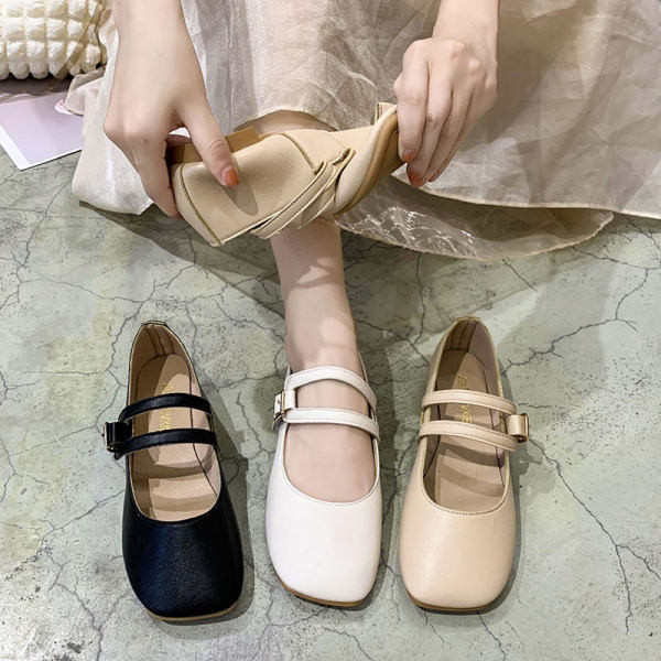 Γυναικεία παπούτσια από οικολογικό δέρμα με αγκράφα