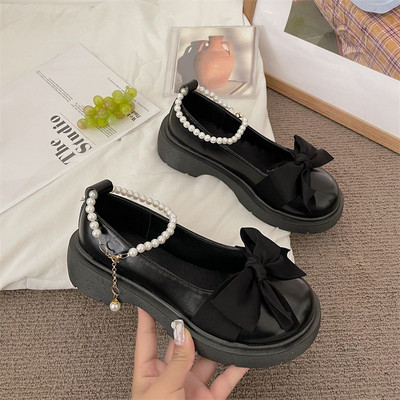 Ženske cipele s trakom i biserima