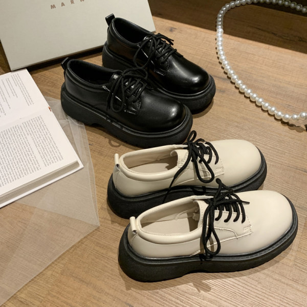 Sieviešu apavi ar šņorēm ikdienas modelis