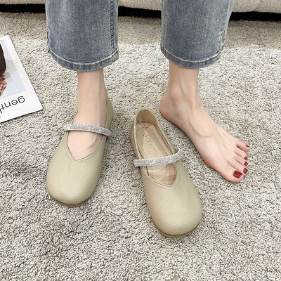 Sieviešu apavi ar akmeņiem