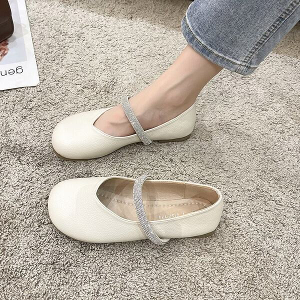 Sieviešu apavi ar akmeņiem