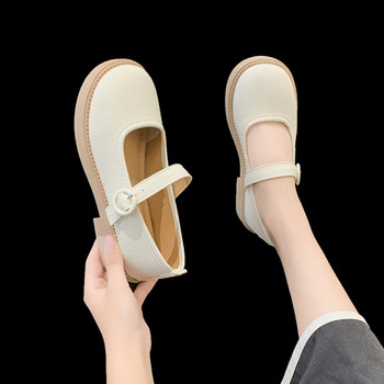 Ретро модел дамски обувки от еко кожа с велкро закопчаване