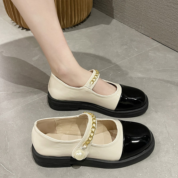 Μοντέρνα παπούτσια με velcro μπαλώματα μεταλλική αλυσίδα και πέρλες