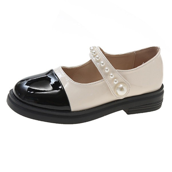 Μοντέρνα παπούτσια με velcro μπαλώματα μεταλλική αλυσίδα και πέρλες