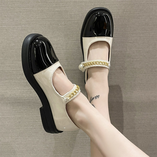 Μοντέρνα παπούτσια με velcro μπαλώματα μεταλλική αλυσίδα και πέρλες