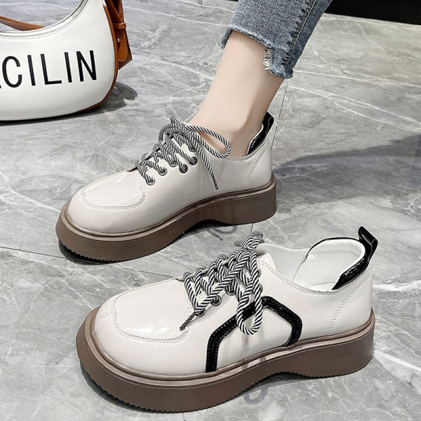 Γυναικεία παπούτσια με κορδόνια σε δύο χρώματα