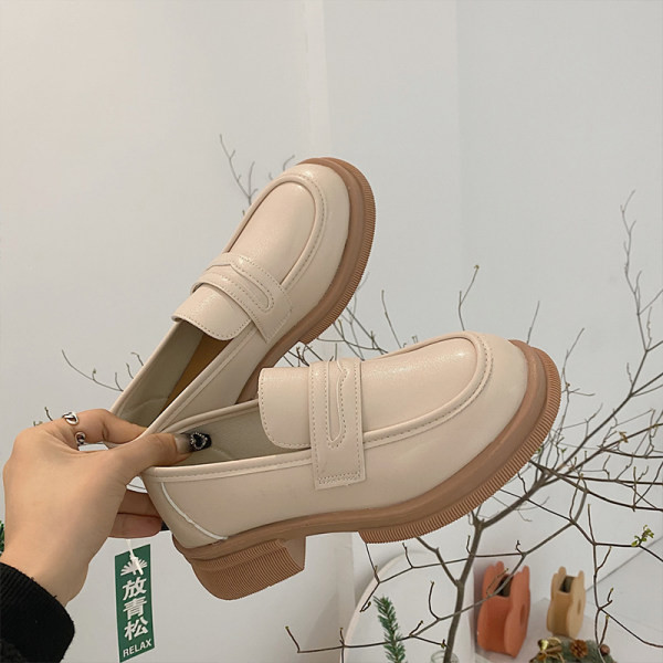 Ikdienas ādas apavi sievietēm noapaļots modelis