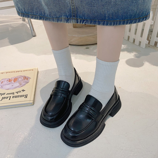 Ikdienas ādas apavi sievietēm noapaļots modelis