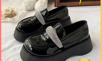 Ženske crne cipele s kamenčićima