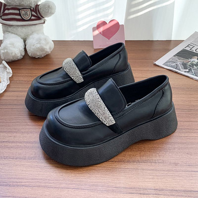 Ženske crne cipele s kamenčićima