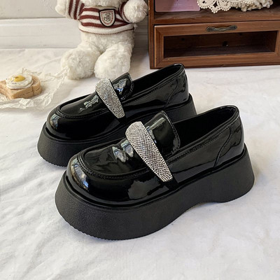 Ženske crne cipele s kamenčićima