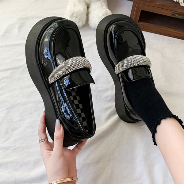 Ženske crne cipele s kamenčićima