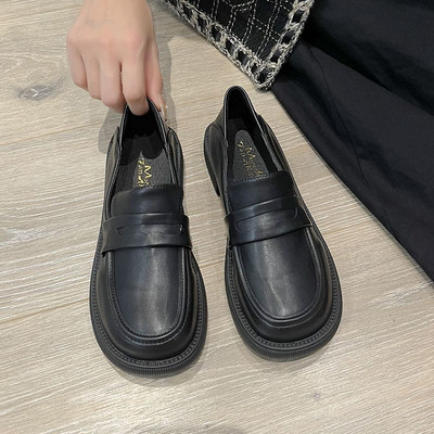 Eko bőrből készült alkalmi női mokaszin típusú cipő