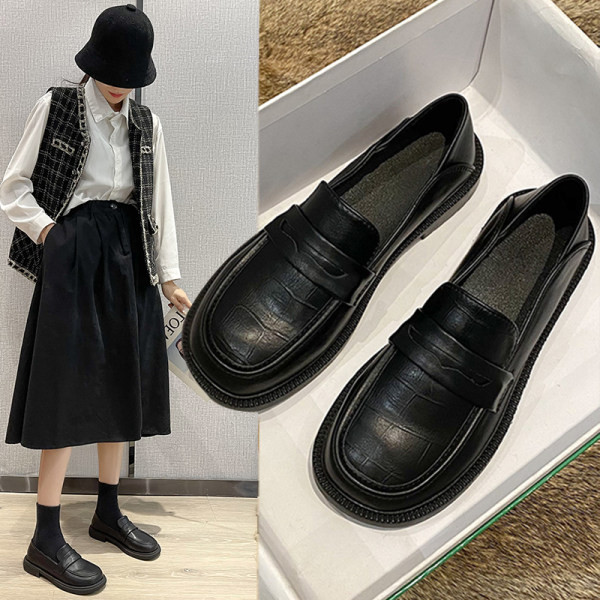 Eko bőrből készült alkalmi női mokaszin típusú cipő