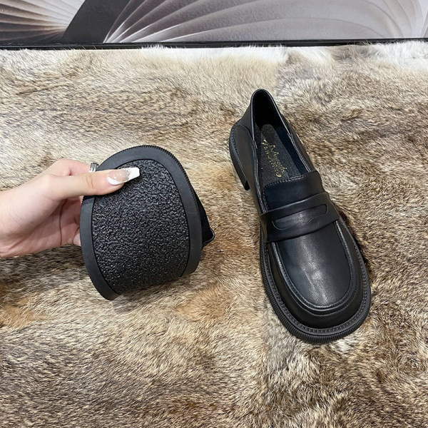 Eko bőrből készült alkalmi női mokaszin típusú cipő