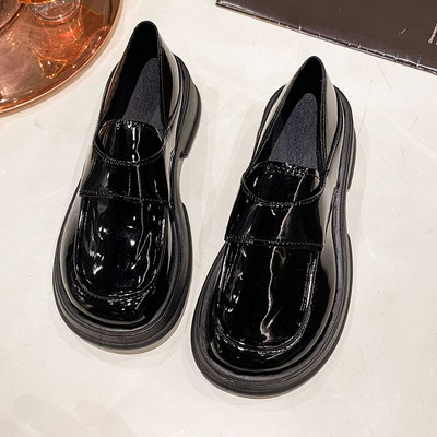 Sieviešu melnas ādas kurpes