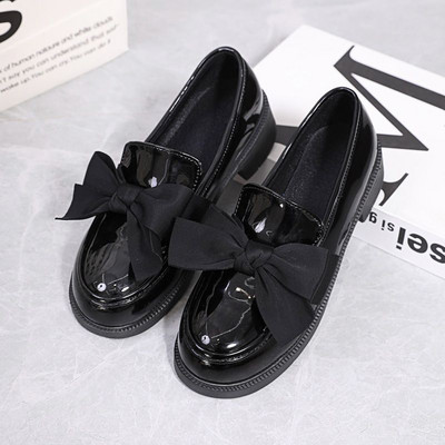 Elegáns cipő szalaggal